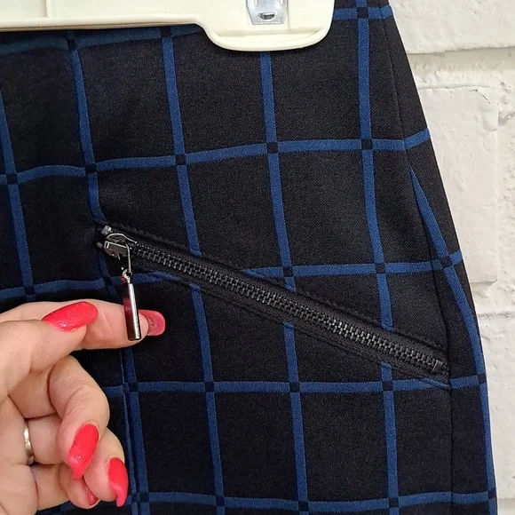 Alfani Black/Blue Zip Pockets Skirt.  Size 2P NWOT - Picture 3 of 6